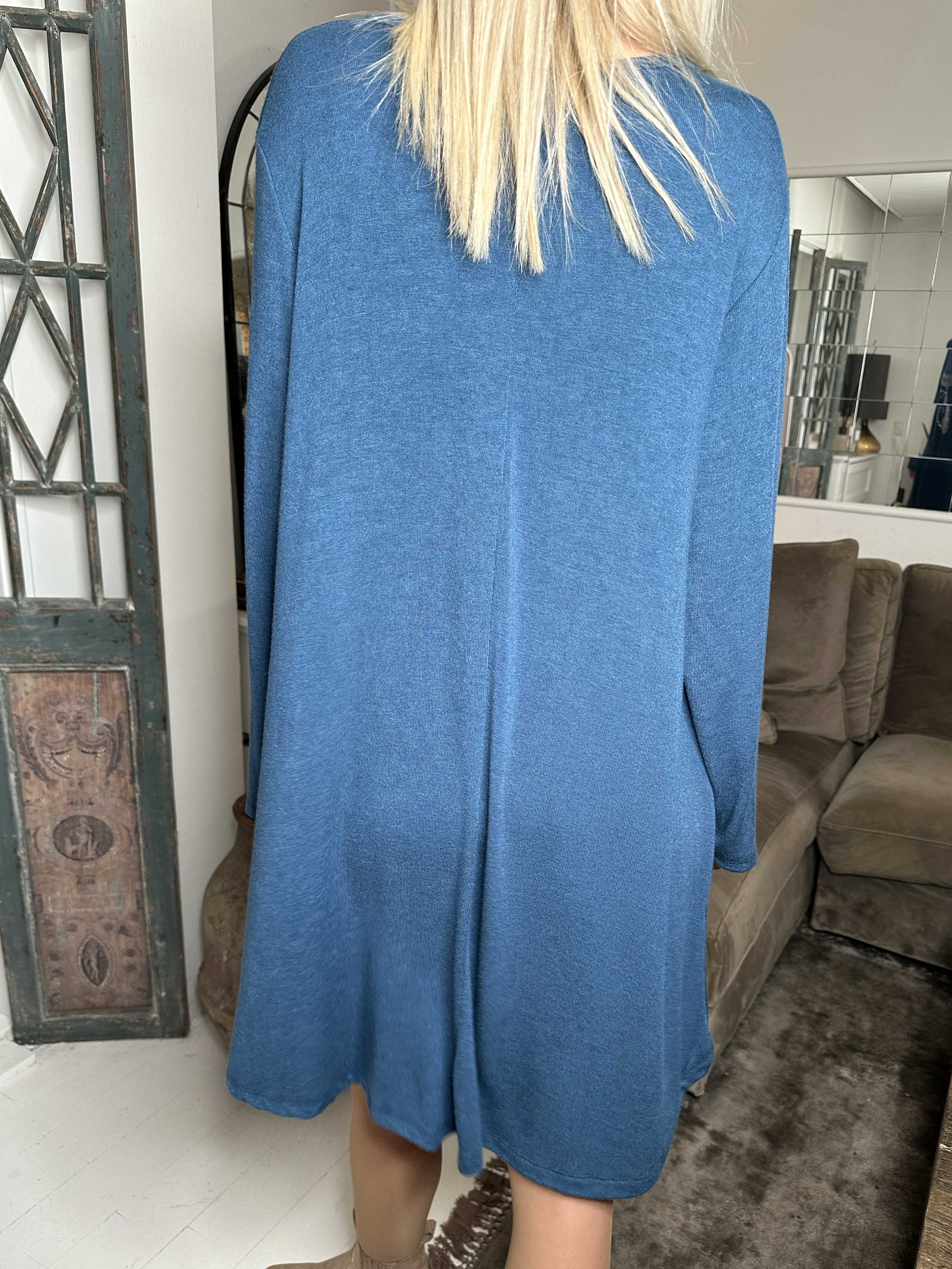 Talia - Blød kjole i viskose med kattemotiv af similisten